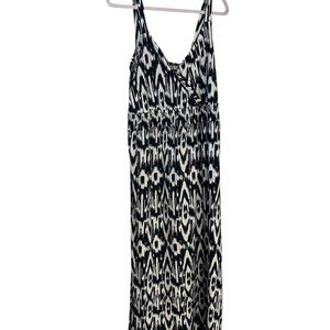 NWOT Avenue Black and White Maxi Dress - Sleeveless V-Neck stretch 18/20